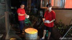 Intip Khidmatnya Malam Imlek Keluarga Liu-Lay di Kupang