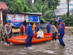 Banjir Rendam Pondok Karya Jaksel, Polisi-TNI Prioritaskan Evakuasi Kelompok Rentan