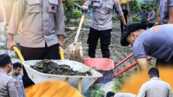 Mahasiswa STIK Angkatan 83 Laksanakan Korve Pascabanjir di SMAN 1 Tanah Jambo Aye