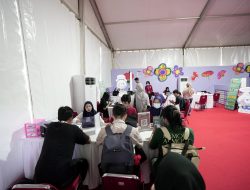 Antusiasme Pengunjung Imlek Festival 2577 Manfaatkan Layanan Cek Kesehatan Gratis.