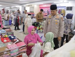 Kapolres Grobogan Ajak Anak Yatim Piatu dan Lansia Belanja Lebaran