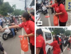 Gesuri Mesias Bintang Merah Angota Dewan DPRD Kota Tangerang Berbagi Takjil Dibulan Ramadhan Bersama Anggota PAC PDI Perjuangan Ciledug