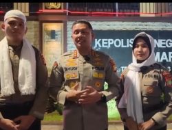 Aksi Penyampaian Pendapat di Mabes Polri; Mahasiswi Berjaket Kuning Ambil dan Coret Kain Penutup Kepala Polwan