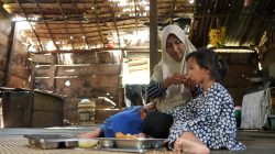 Dulu Nasi Garam, Kini Buah dan Susu Hadir dalam Seporsi MBG.