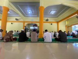 Khutbah Jum’at di Masjid Al-Ikhlas, Tgk. Muchtar Andhika Ingatkan Jamaah Jaga Spirit Ramadhan.