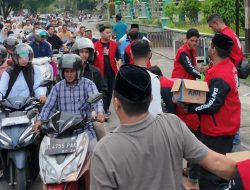 Gelar Safari Ramadhan, BMI Pidie Bagikan 1.000 Paket Takjil Kepada masyarakat Umum.