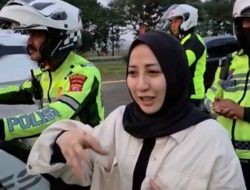 Tertinggal di Rest Area, Pemudik Asal Indramayu Diselamatkan Polisi dan Diantar Susul Keluarga