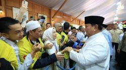 Driver Ojol Ini Bangga Bisa Lebaran Di Istana dan Senang Pulang Bawa Sembako.