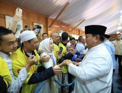 Driver Ojol Ini Bangga Bisa Lebaran Di Istana dan Senang Pulang Bawa Sembako.